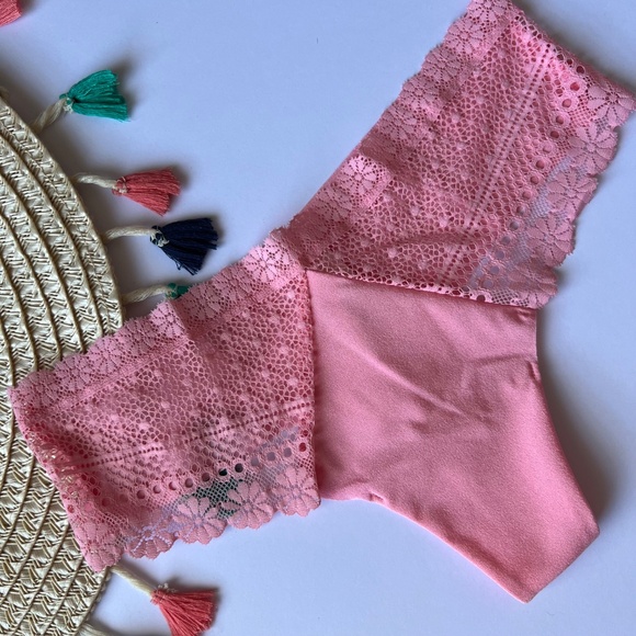 Victoria's Secret No-Show Daisy Lace Thong Panty Pink Hope Small NEW - Picture 2 of 6